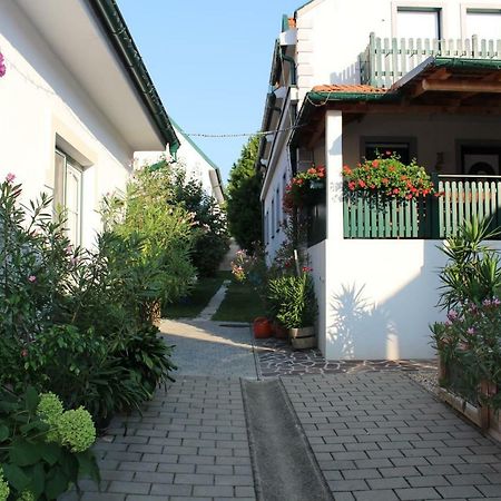 Appartement "Blumengassl" Mörbisch am See Exterior foto